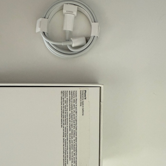 • Apple • IPhone 14 USB-C to Lightning Cable - Picture 3 of 3